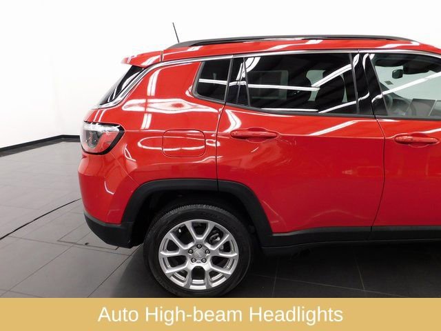 Used 2023 Jeep Compass Latitude image 15