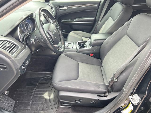 Used 2018 Chrysler 300 Touring w/ Chrome Appearance Package RWD image 24