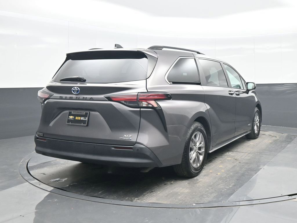 Used 2021 Toyota Sienna XLE image 6