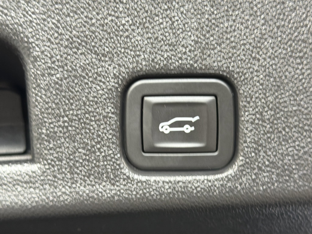 Used 2024 Chevrolet Traverse Z71 image 36