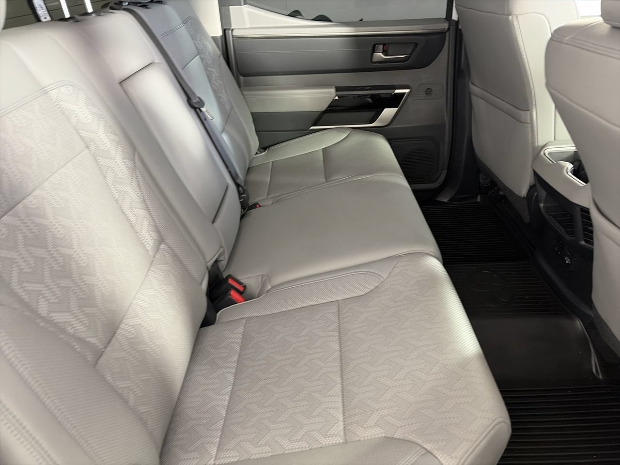 Used 2024 Toyota Tundra Limited AWD/4WD image 23