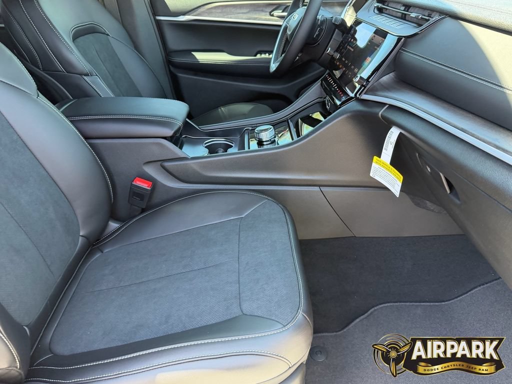 New 2026 Jeep Grand Cherokee Altitude RWD image 12
