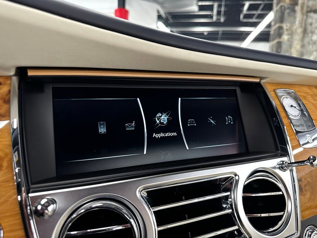 Used 2020 Rolls-Royce Dawn image 29