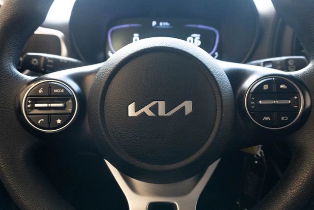Used 2025 Kia Soul LX w/ LX Technology Package FWD image 14