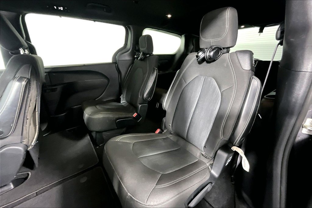 Used 2020 Chrysler Pacifica Touring w/ S Appearance Package FWD image 26