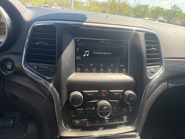 Used 2021 Jeep Grand Cherokee Laredo AWD/4WD image 13