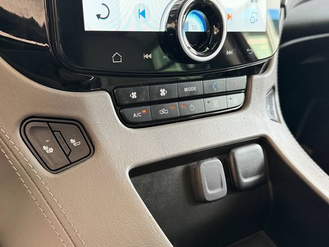 Used 2019 Chevrolet Suburban LT w/ LT Signature Package AWD/4WD image 23