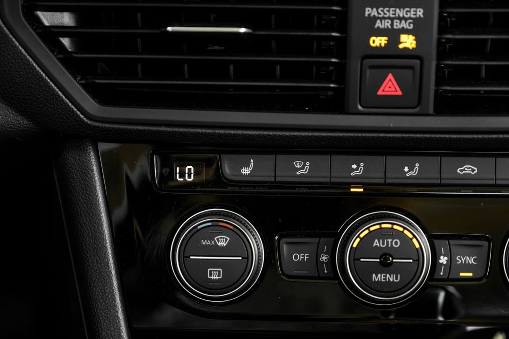 Used 2022 Volkswagen Jetta SE FWD image 32