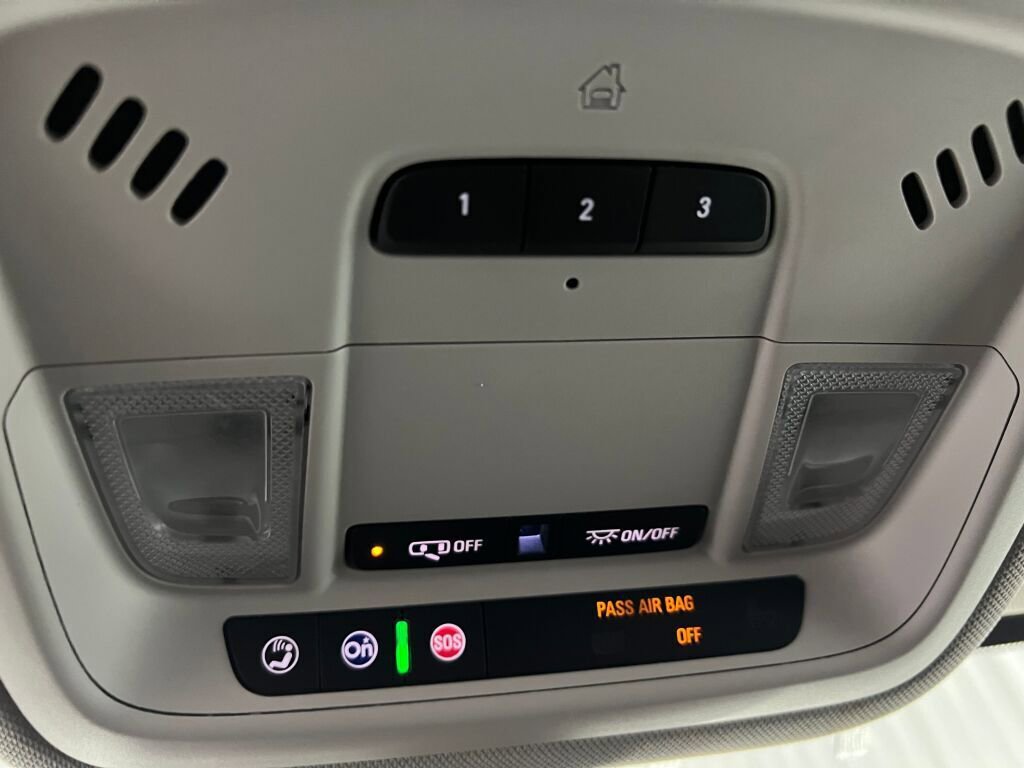 Used 2020 Chevrolet Traverse LT image 14