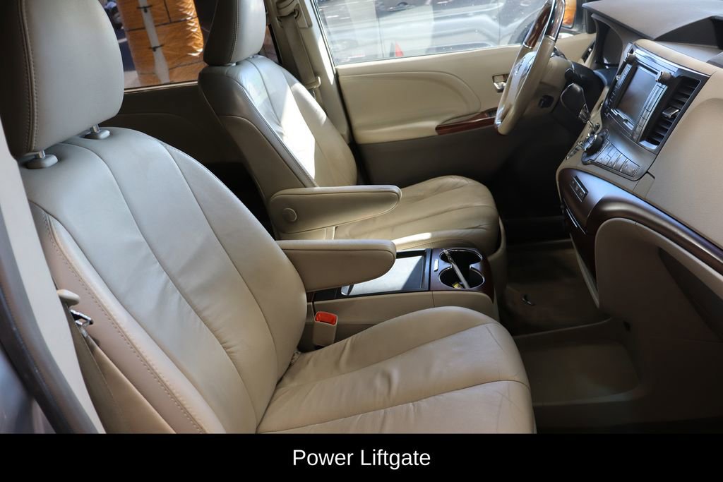 Used 2011 Toyota Sienna Limited w/ Premium Pkg image 14