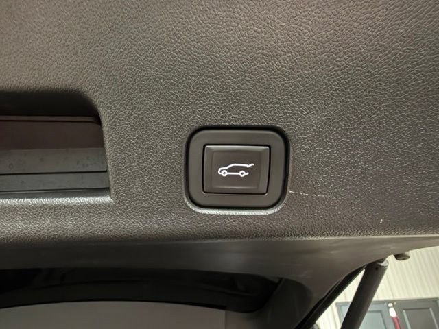 Used 2024 Chevrolet Traverse LT w/ Enhanced Driving Package FWD image 23