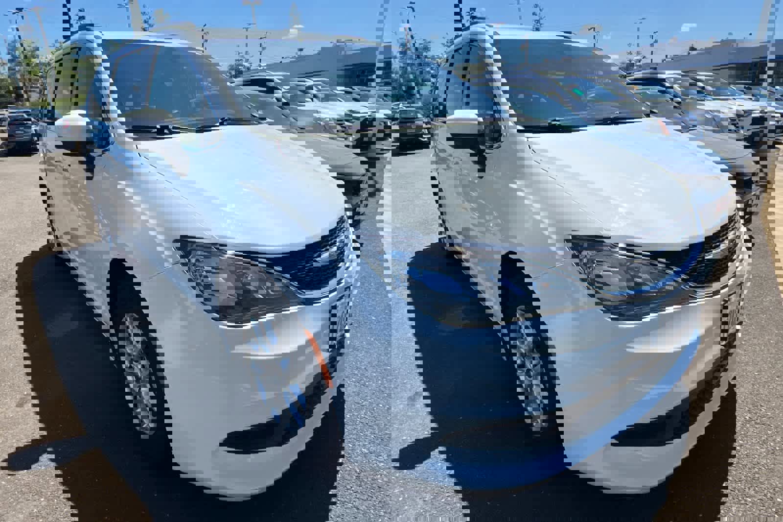 Used 2021 Chrysler Voyager Lxi image 3