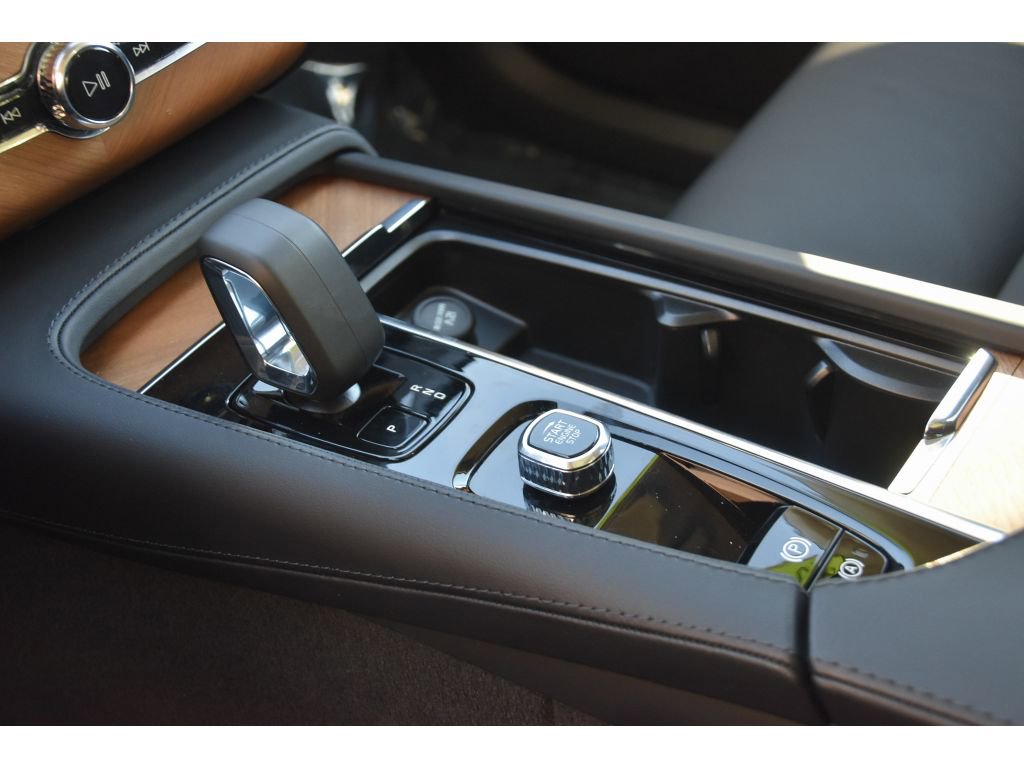 Certified 2024 Volvo XC90 B6 Plus image 35