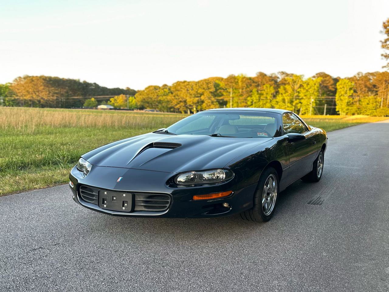 Used 2000 Chevrolet Camaro Z28 w/ SS Performance/Appearance Pkg RWD image 7