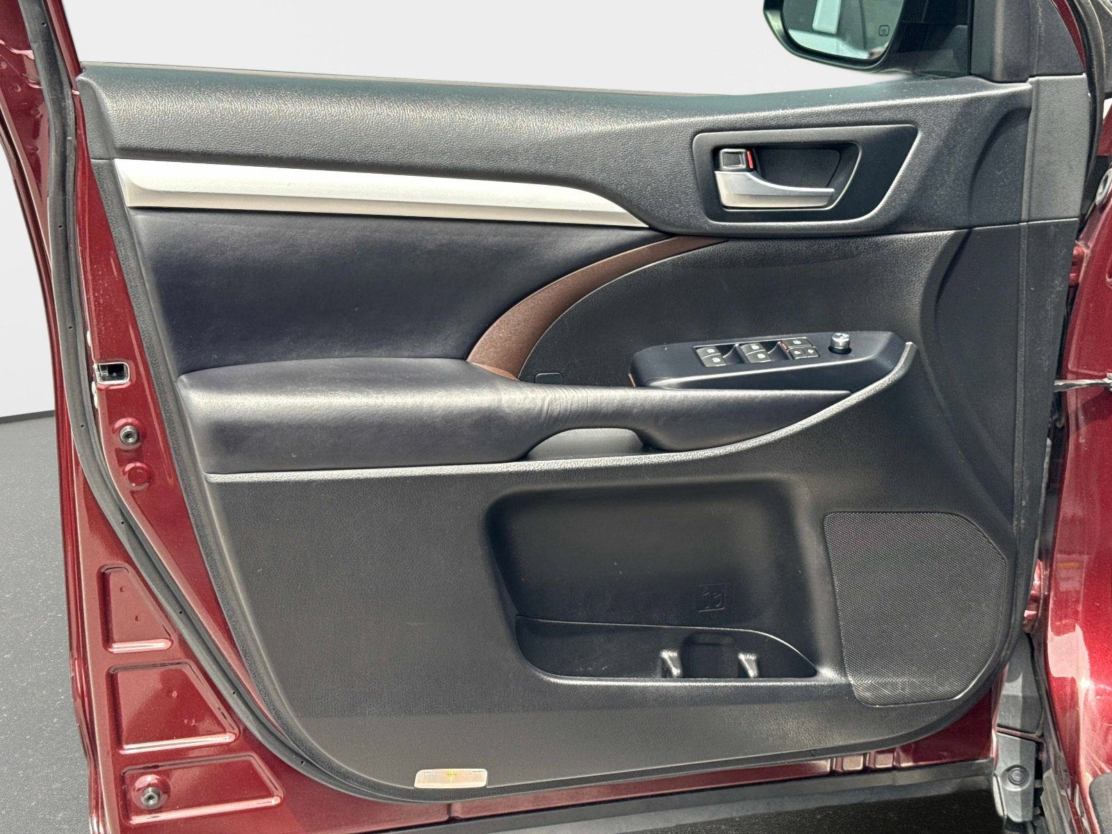 Used 2019 Toyota Highlander XLE AWD/4WD image 21