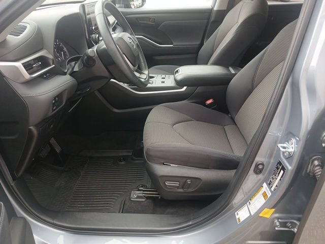 Used 2023 Toyota Highlander LE FWD image 29