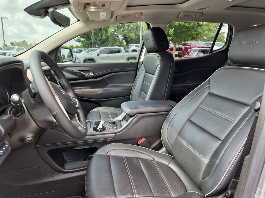 Used 2023 GMC Acadia Denali w/ Denali Ultimate Package FWD image 22