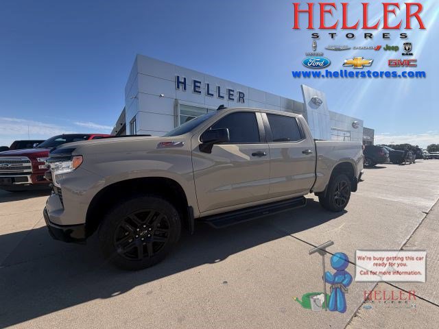 Used 2022 Chevrolet Silverado 1500 LT Trail Boss w/ Convenience Package II AWD/4WD image 1