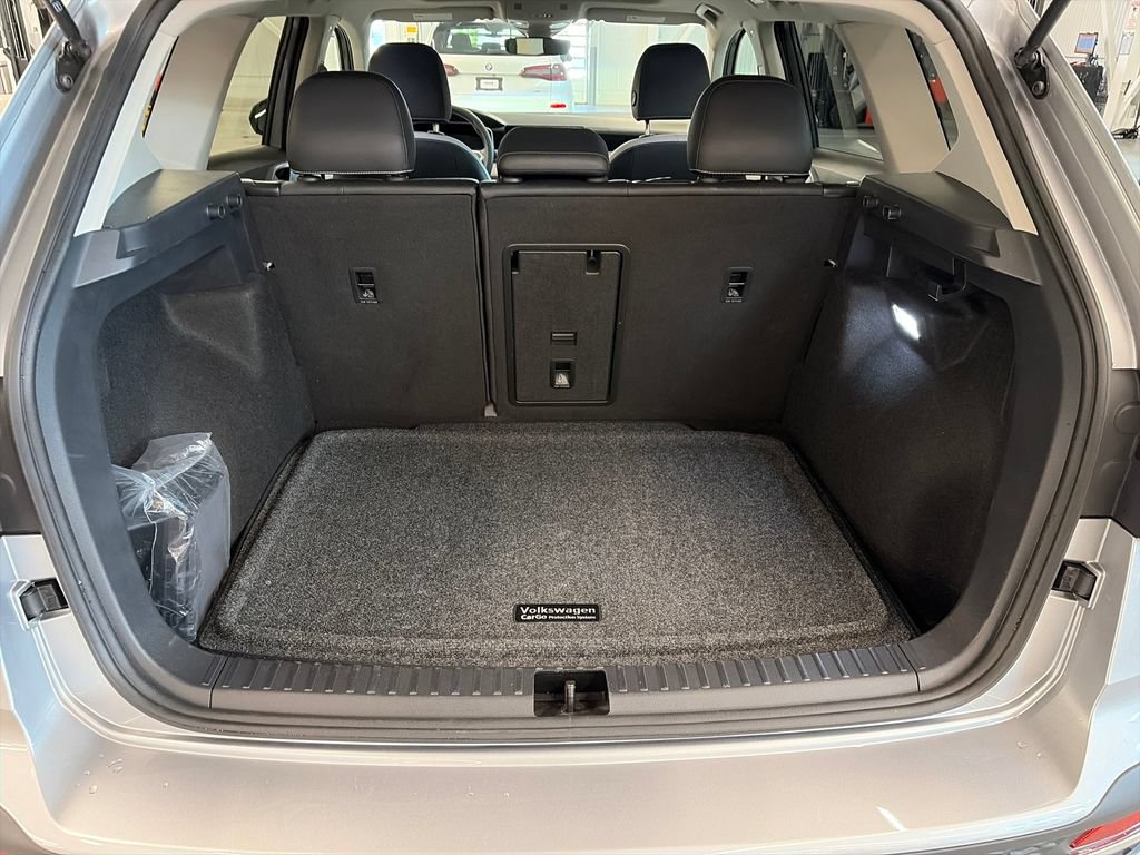 Certified 2025 Volkswagen Taos SE w/ Panoramic Sunroof Package AWD/4WD image 23