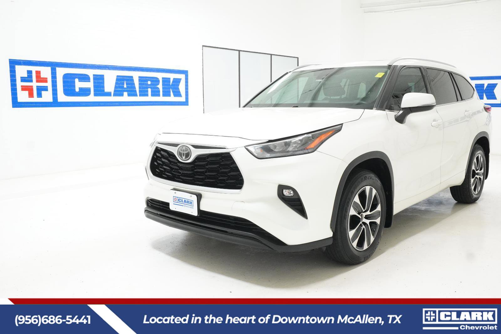 Used 2020 Toyota Highlander XLE FWD image 1