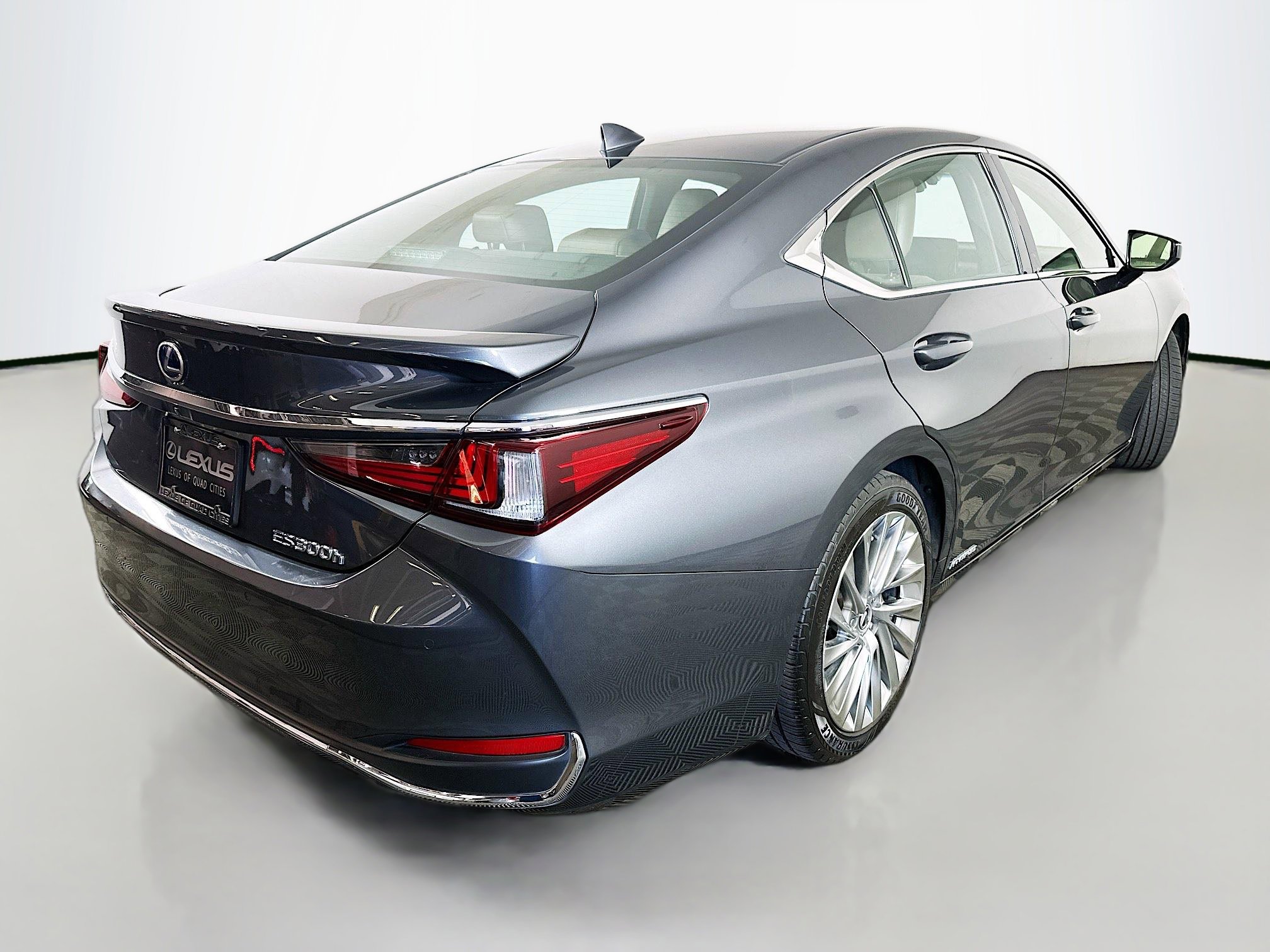 Used 2022 Lexus ES 300h w/ Accessory Package image 7