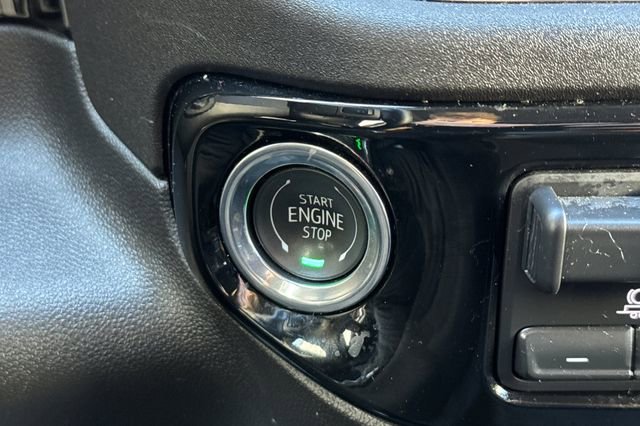 Used 2025 Chevrolet Silverado 2500 LT w/ Convenience Package image 33
