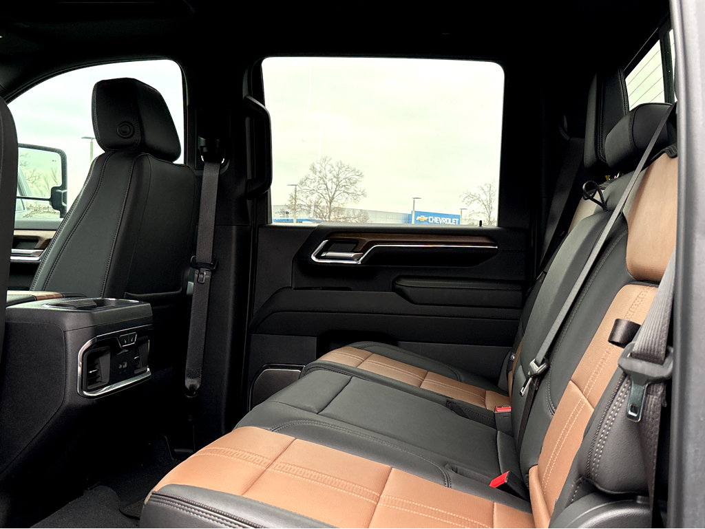 Used 2024 Chevrolet Silverado 2500 High Country w/ High Country Premium Package image 19