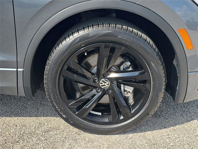 Used 2023 Volkswagen Tiguan SE R-Line FWD image 4