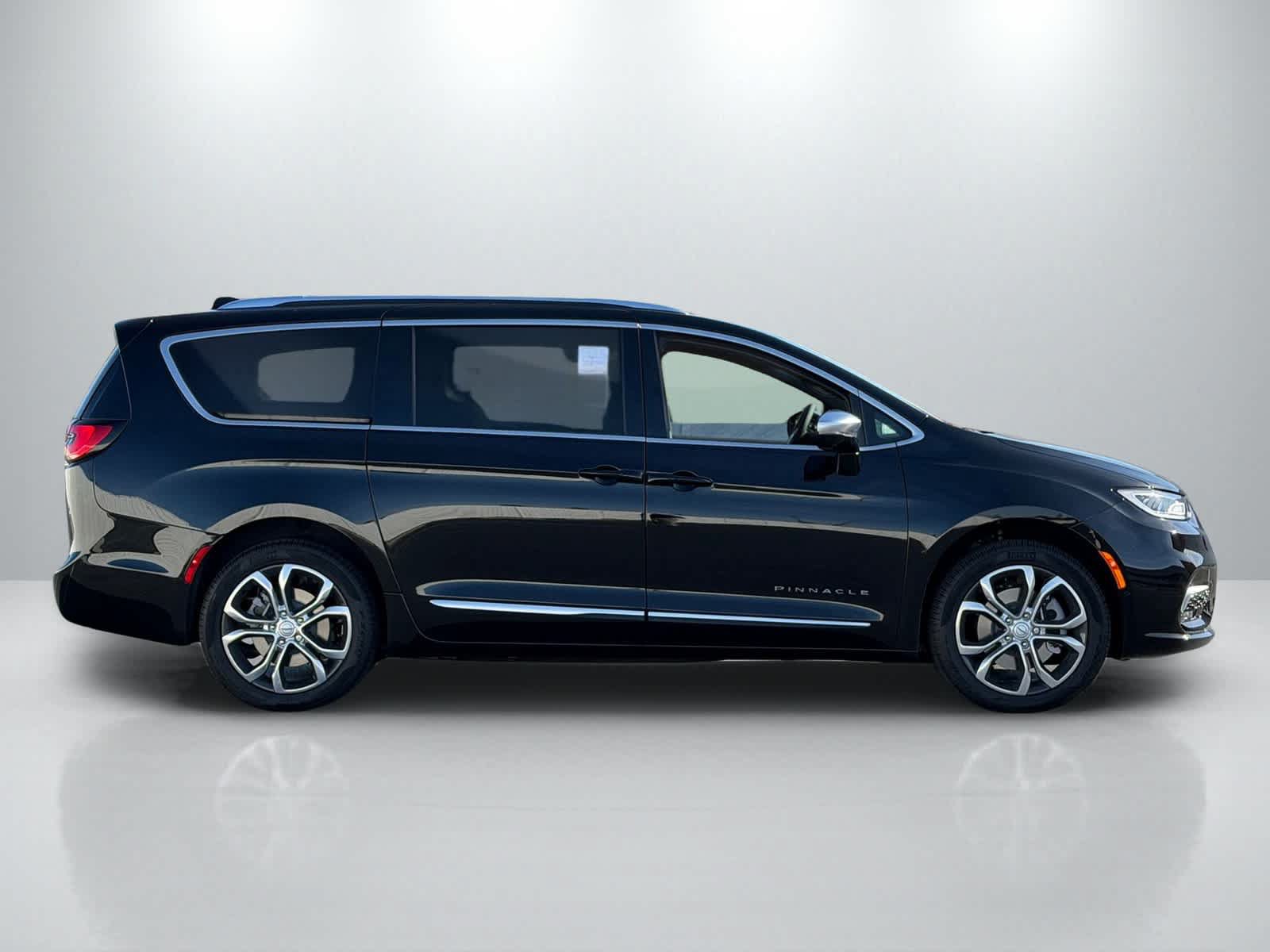 New 2026 Chrysler Pacifica Pinnacle AWD/4WD image 8