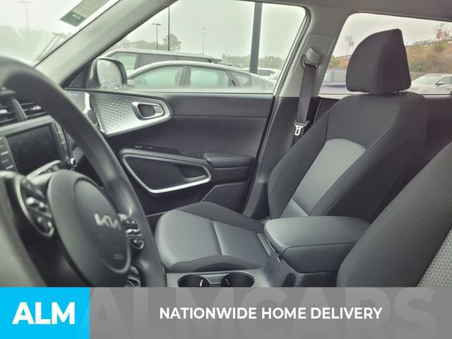 Used 2024 Kia Soul LX image 5