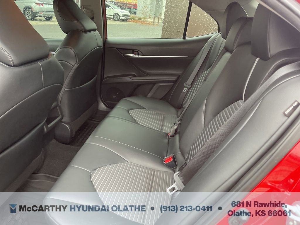 Used 2022 Toyota Camry SE image 5