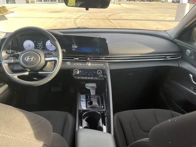 Used 2025 Hyundai Elantra SEL image 22