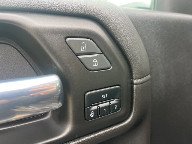 Used 2023 GMC Sierra 3500 Denali w/ Denali Black Diamond Edition image 17