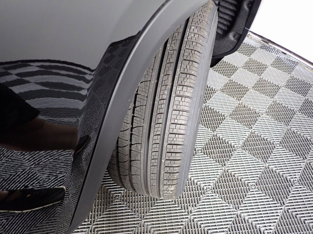 New 2025 Jeep Grand Cherokee L Limited w/ Black Appearance Package image 38