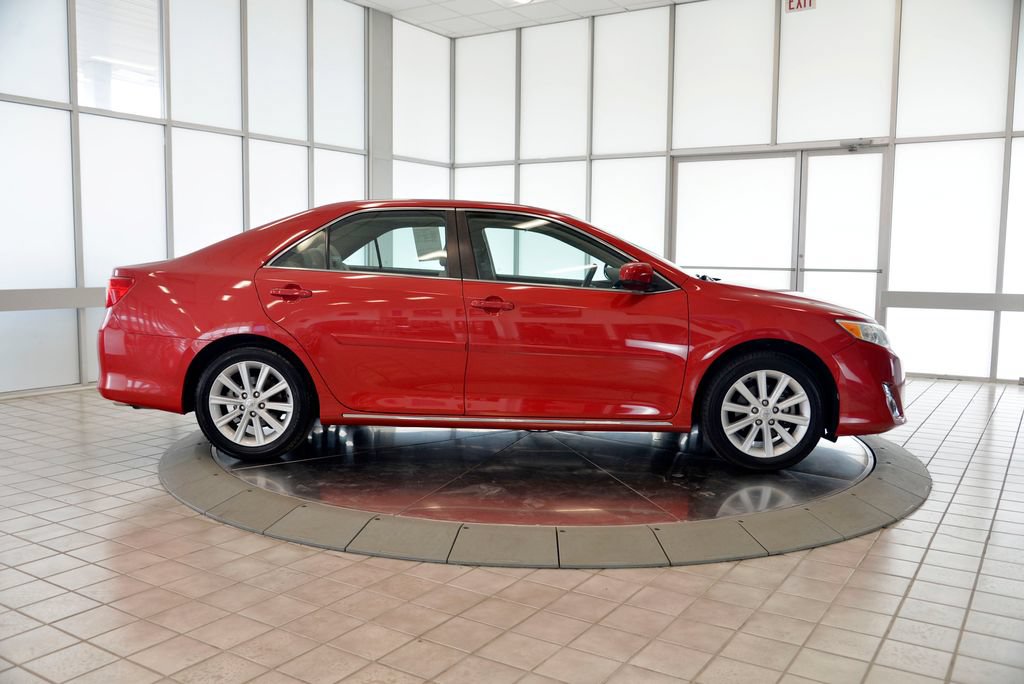 Used 2014 Toyota Camry XLE FWD image 9