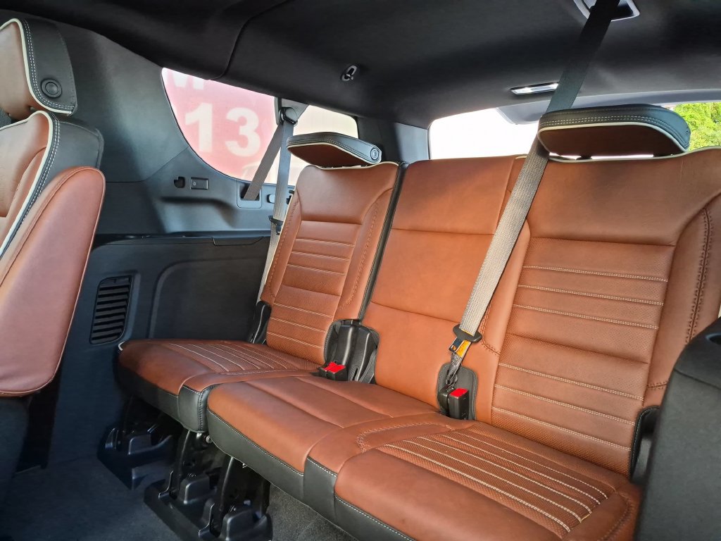 Used 2024 GMC Yukon XL Denali Ultimate AWD/4WD image 30