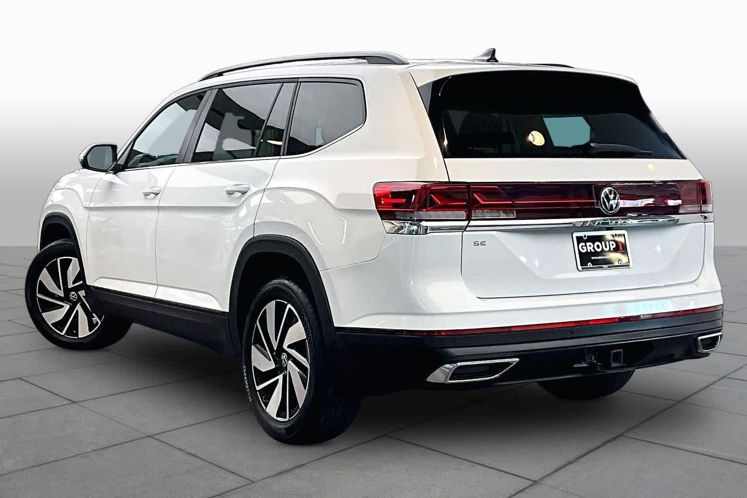 Used 2024 Volkswagen Atlas SE FWD image 12