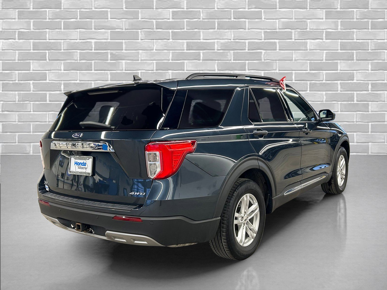 Used 2022 Ford Explorer XLT w/ Equipment Group 202A image 5