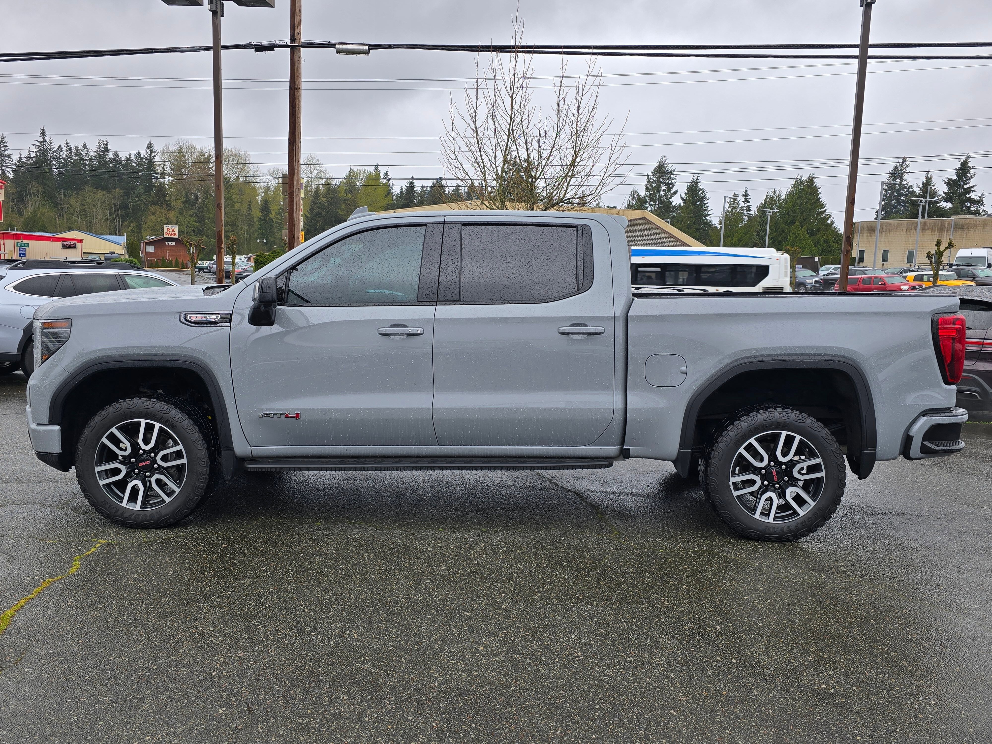 Used 2024 GMC Sierra 1500 AT4 w/ Technology Package AWD/4WD image 4