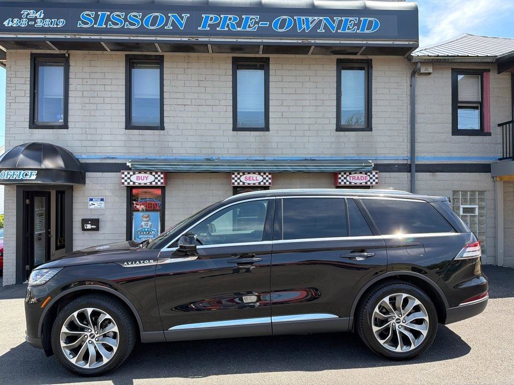 Used 2025 Lincoln Aviator Reserve AWD/4WD image 2