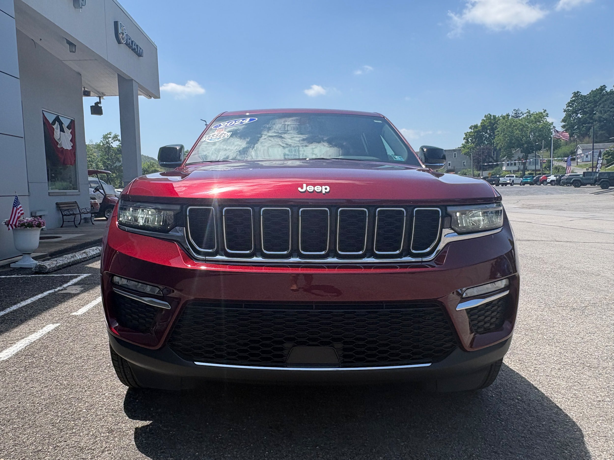 Certified 2024 Jeep Grand Cherokee Limited AWD/4WD image 4