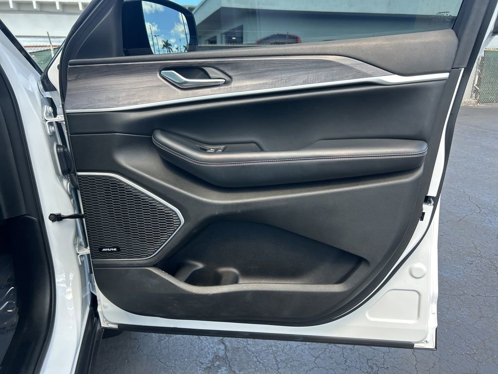 Certified 2023 Jeep Grand Cherokee Limited w/ Luxury Tech Group II image 27