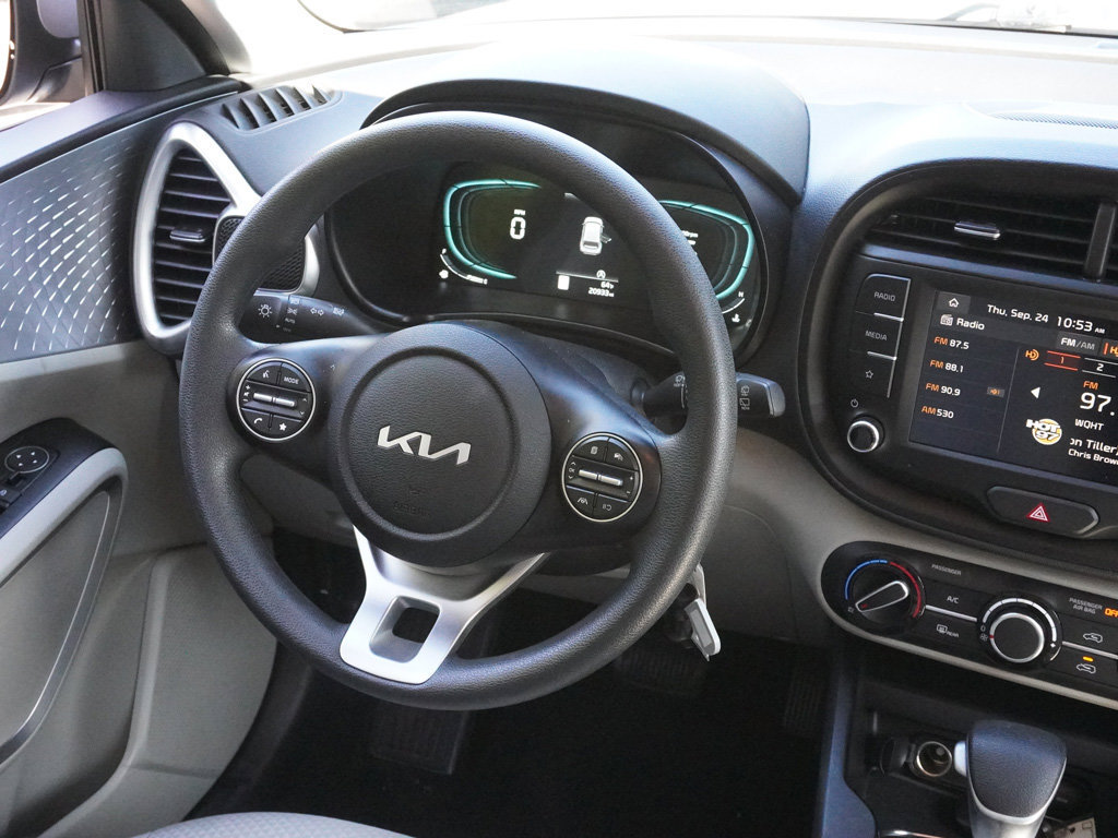 Used 2025 Kia Soul LX w/ LX Technology Package FWD image 23