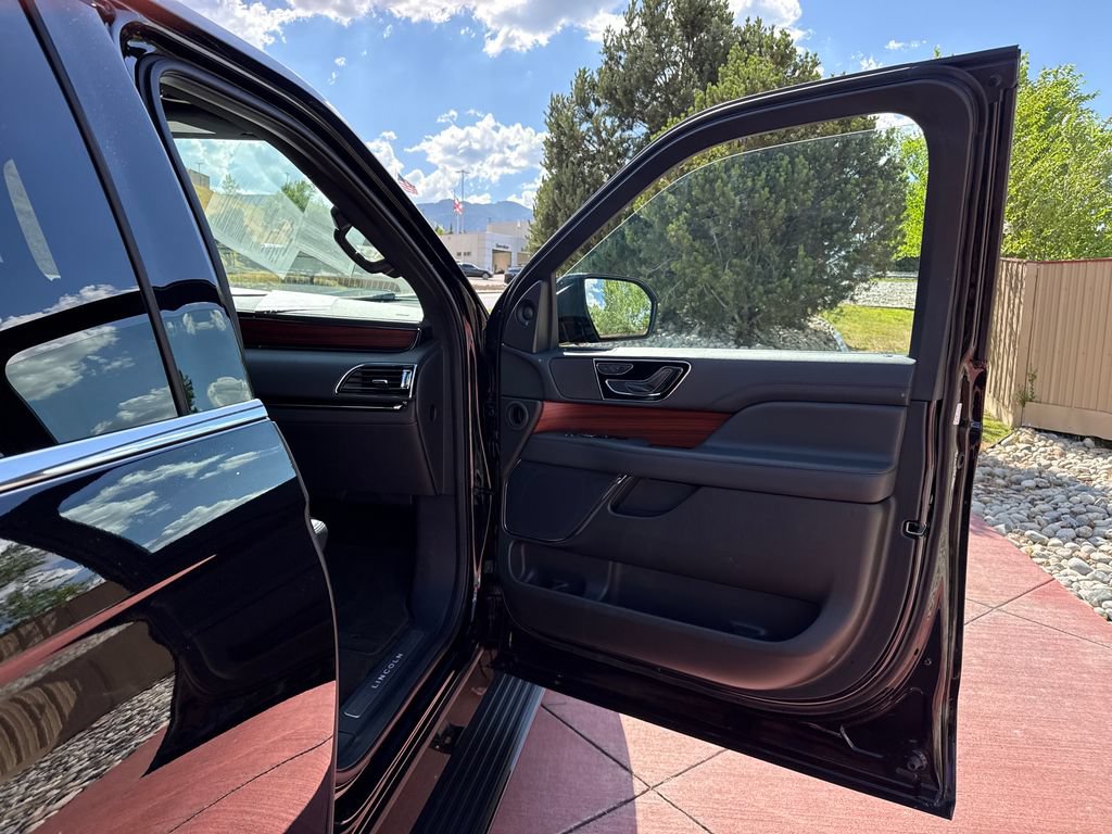 Used 2024 Lincoln Navigator Premiere AWD/4WD image 31