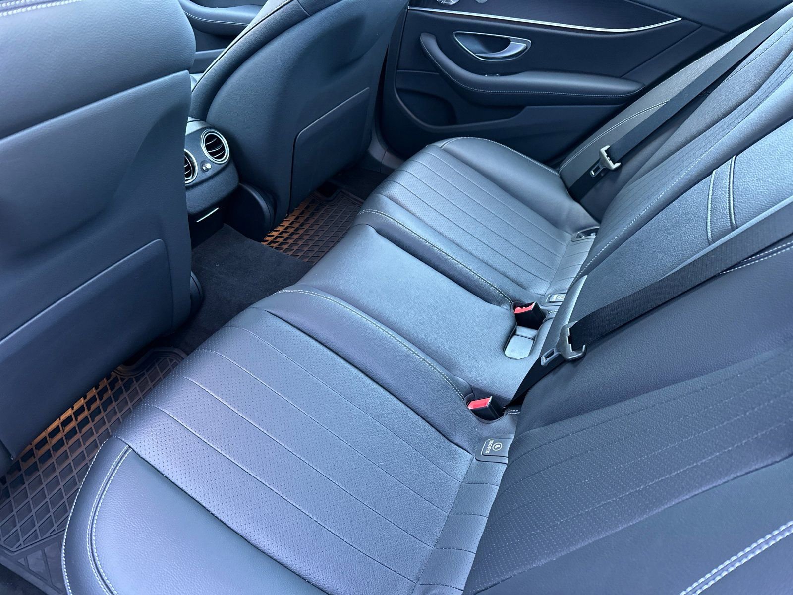 Used 2023 Mercedes-Benz E 450 4MATIC Sedan image 12