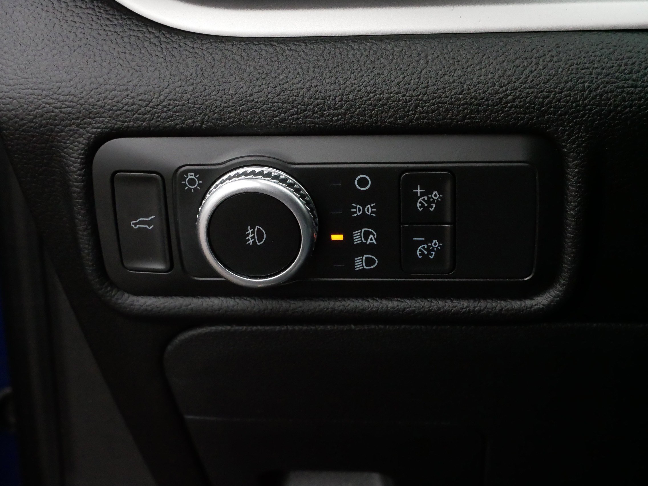 Used 2022 Ford Explorer XLT image 27