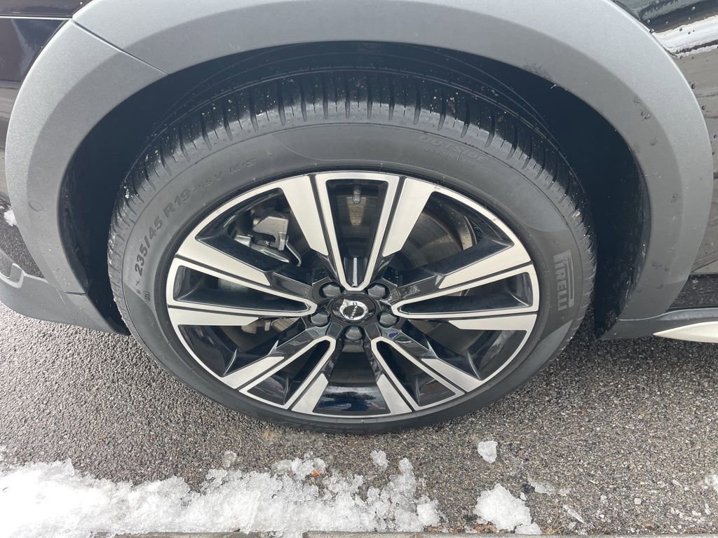 Certified 2025 Volvo V60 B5 Cross Country Ultra image 13