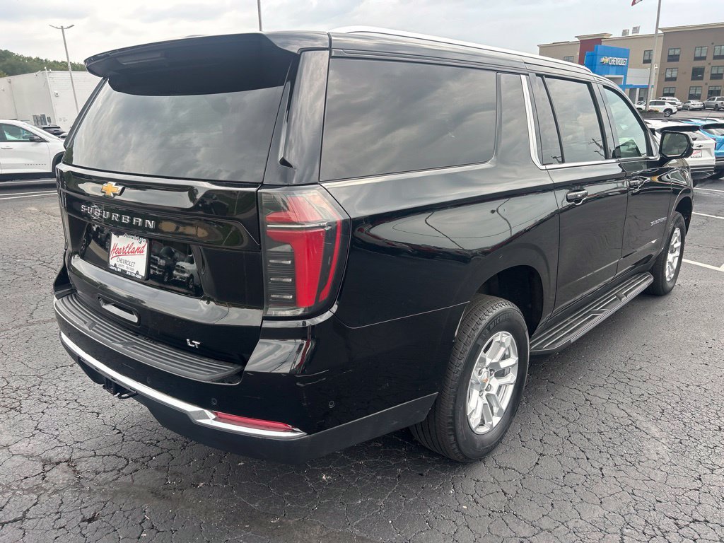Used 2025 Chevrolet Suburban LT AWD/4WD image 5