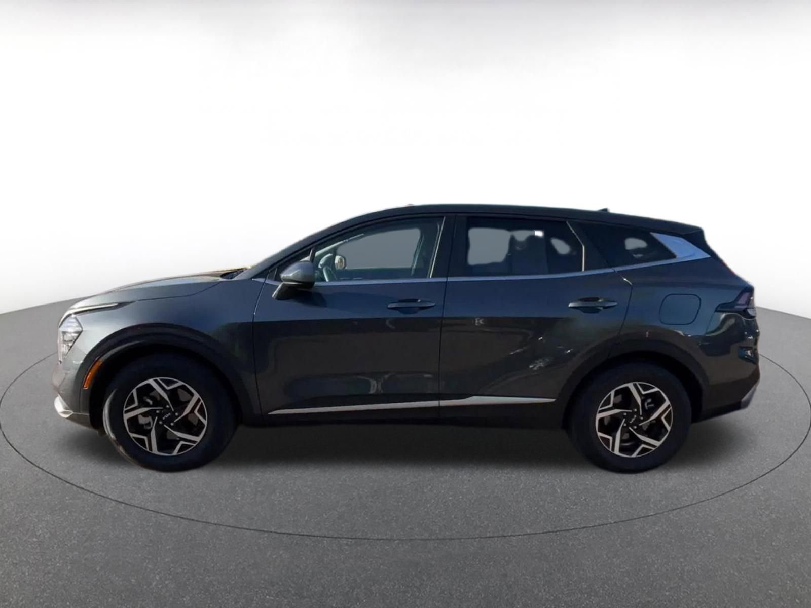 Used 2025 Kia Sportage LX FWD image 9