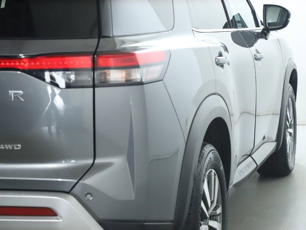 Used 2025 Nissan Pathfinder SL AWD/4WD image 47